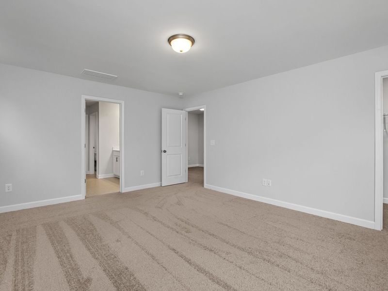 Spacious, unfurnished interior of a new home in Lake Park Villas, Wylie (Image 18).