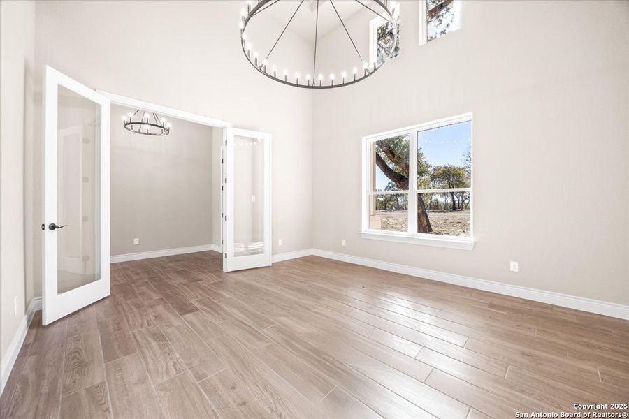 Spacious, unfurnished interior of a new home in , La Vernia (Image 35).