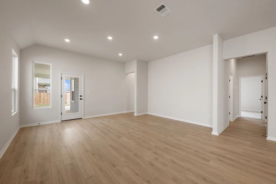 Spacious, unfurnished interior of a new home in Berry Creek Highlands, Georgetown (Image 21).