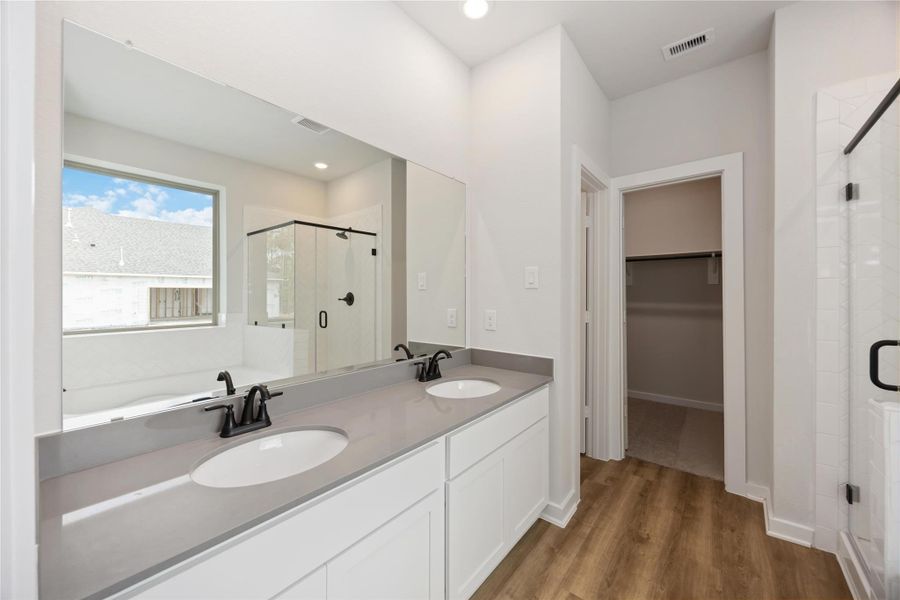 Furnished interior view inside a new home in Deer Pines, Conroe (Image 9). Furnished interior view inside a new home in Deer Pines, Conroe (Image 9).