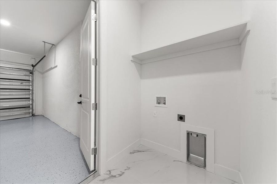 Spacious, unfurnished interior of a new home in , Cape Coral (Image 17).