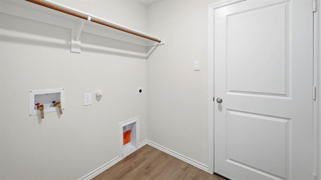 Spacious, unfurnished interior of a new home in Sweetwater Springs, Sherman (Image 33).