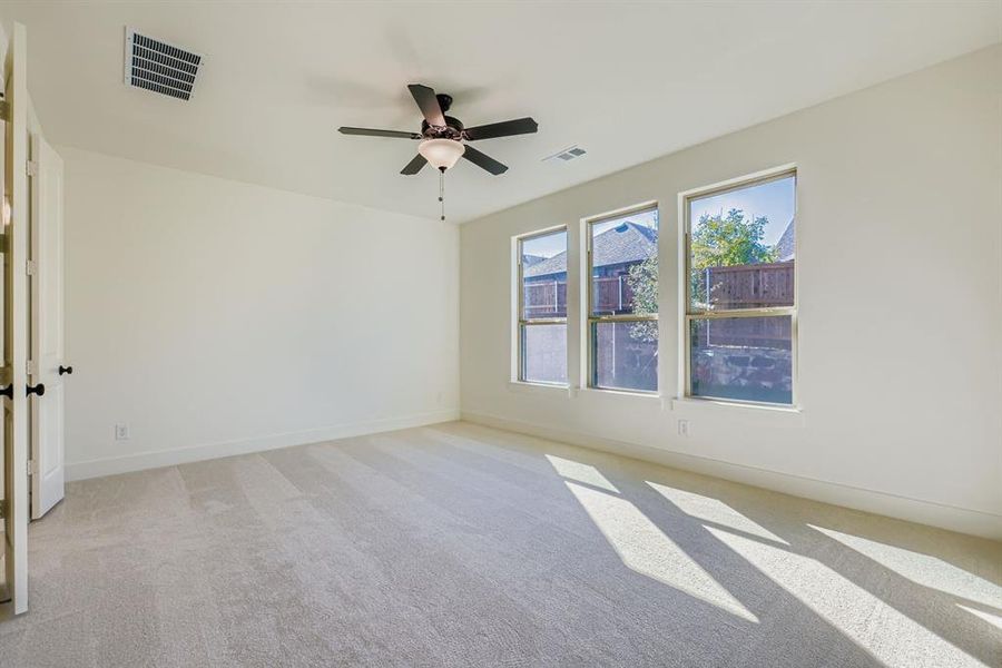 Unfurnished room with light carpet and ceiling fan