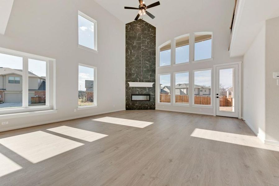 Spacious, unfurnished interior of a new home in Trails at Cottonwood Creek, Rowlett (Image 20).