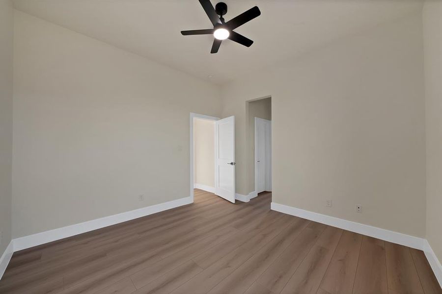 Spacious, unfurnished interior of a new home in , Weatherford (Image 32).