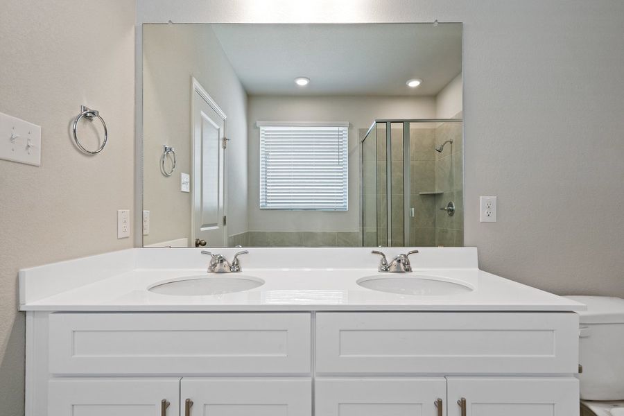 030_lb102738_211 030_lb102738_211