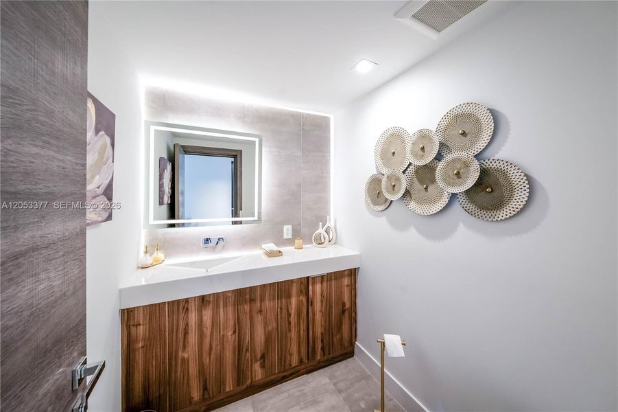 1/2 bath for guest 1/2 bath for guest
