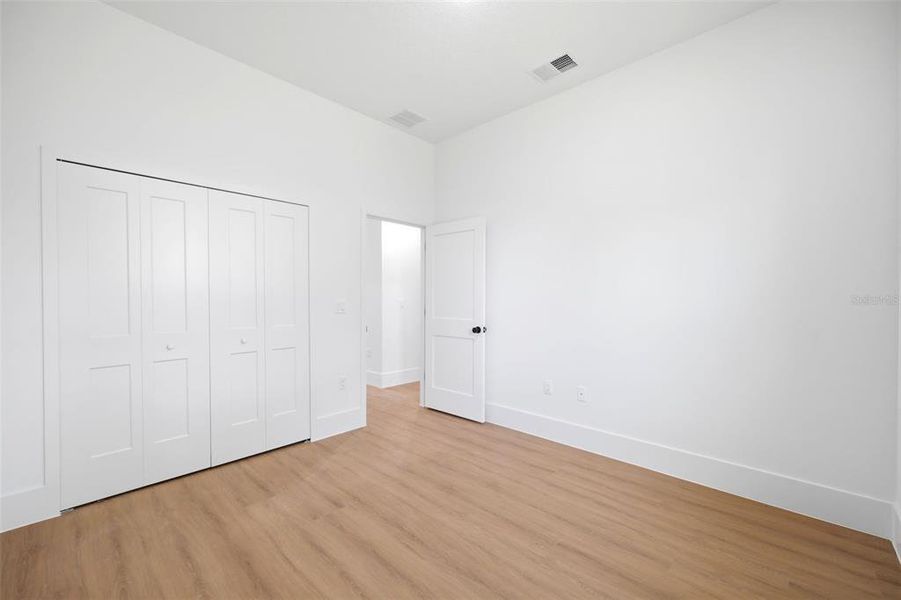 Spacious, unfurnished interior of a new home in , Ocala (Image 26).