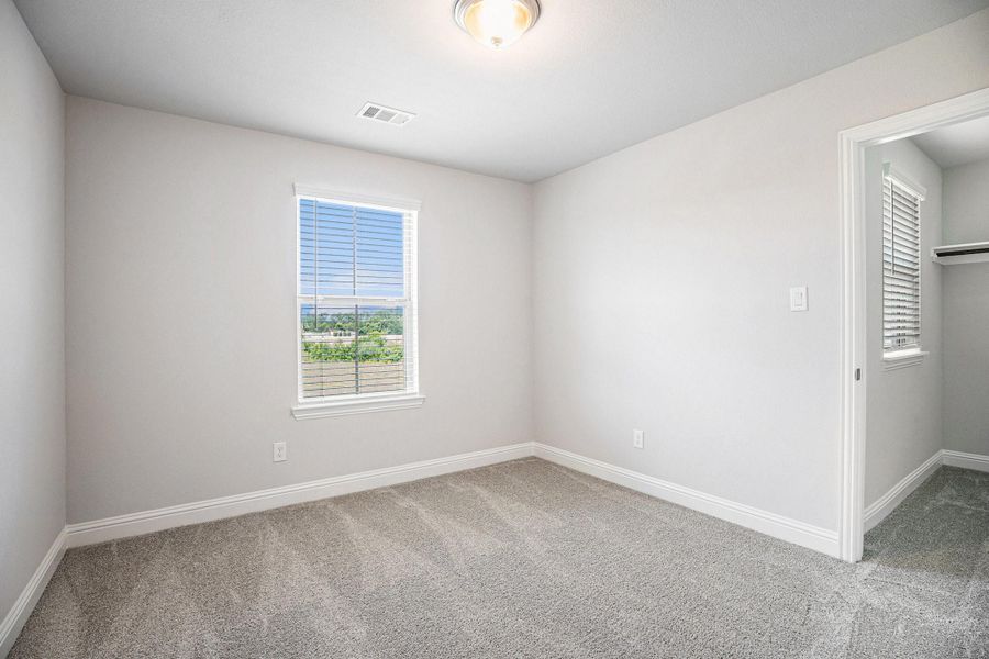 Spacious, unfurnished interior of a new home in Bayou Maison, Dickinson (Image 6).