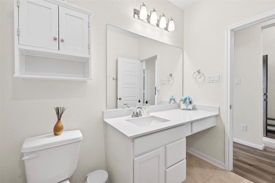 Furnished interior view inside a new home in , Fresno (Image 37).