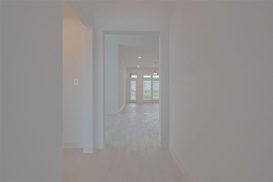 Spacious, unfurnished interior of a new home in Lago Mar, Texas City (Image 20).