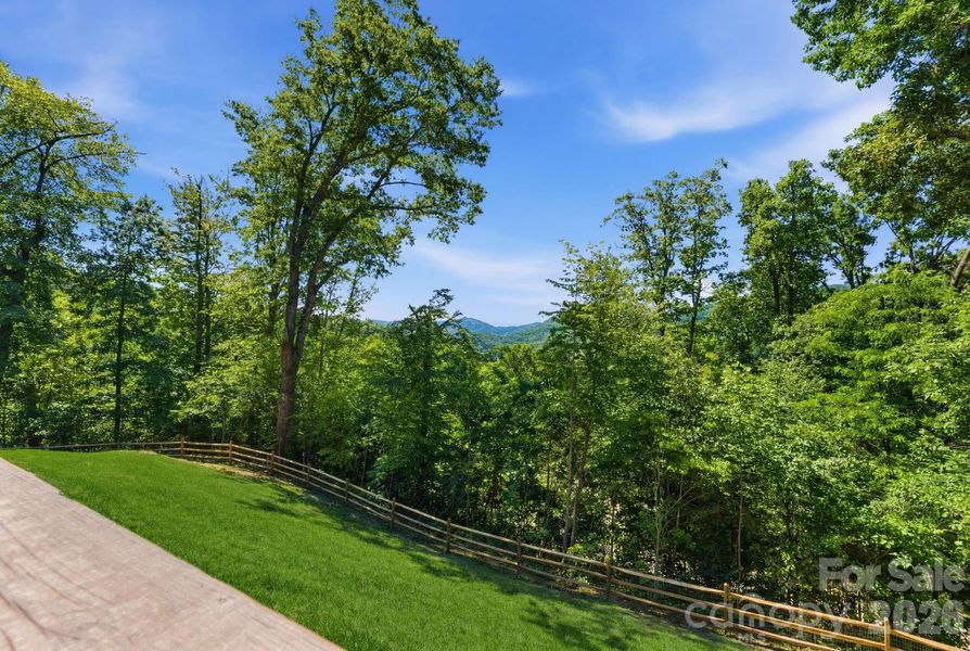 Natural landscape and outdoor views near in Waynesville (Image 37). Natural landscape and outdoor views near in Waynesville (Image 37).