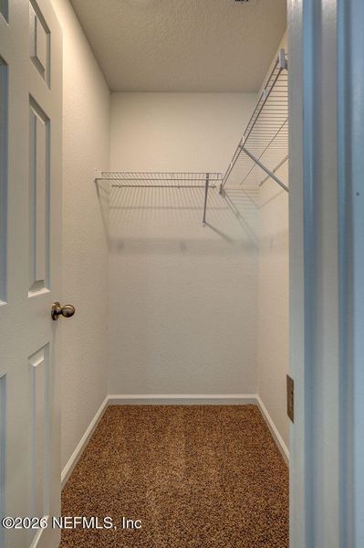 Spacious, unfurnished interior of a new home in , Middleburg (Image 18).