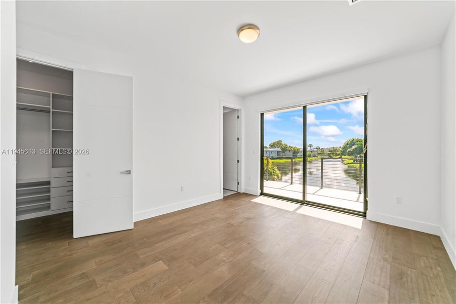 Spacious, unfurnished interior of a new home in , Weston (Image 24).