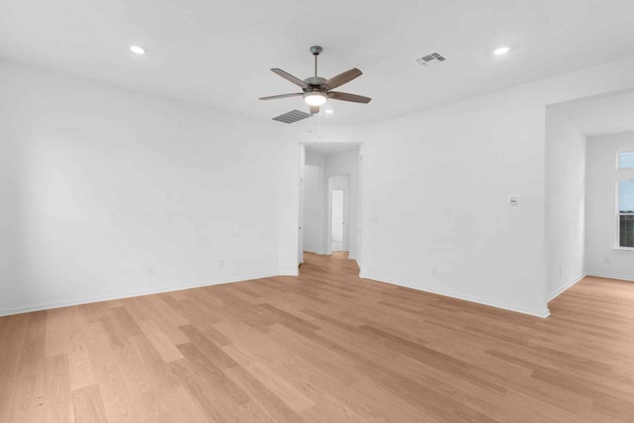 Spacious, unfurnished interior of a new home in Nolina, Georgetown (Image 19).
