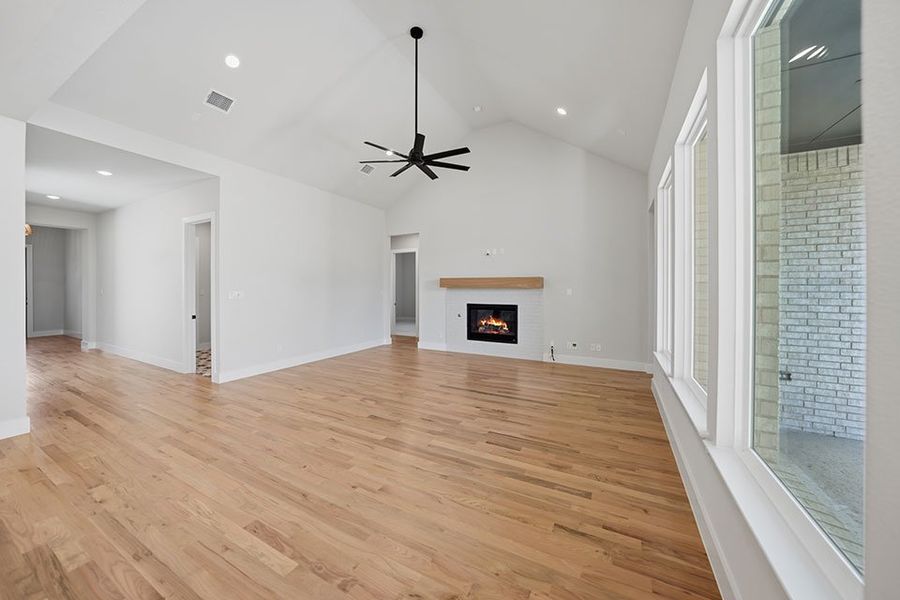 Spacious, unfurnished interior of a new home in Quail Hollow, Rockwall (Image 21).