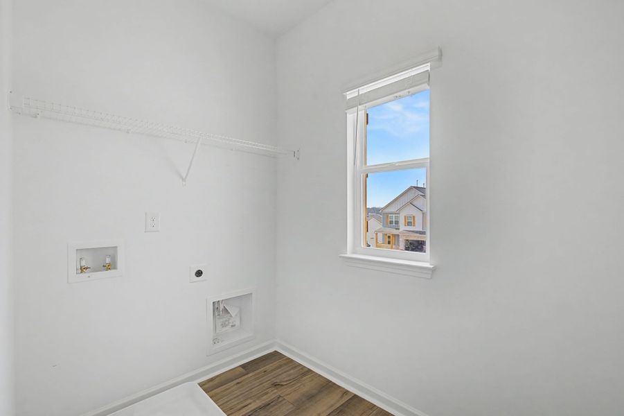 Spacious, unfurnished interior of a new home in The Oaks, Clarksville (Image 19).
