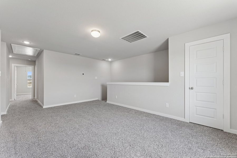 Spacious, unfurnished interior of a new home in Mesquite Ridge, San Antonio (Image 30). Spacious, unfurnished interior of a new home in Mesquite Ridge, San Antonio (Image 30).