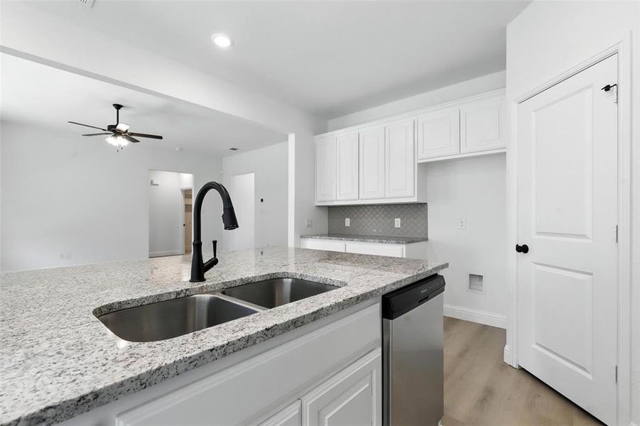 Furnished interior view inside a new home in Trail Creek, Cleburne (Image 9).