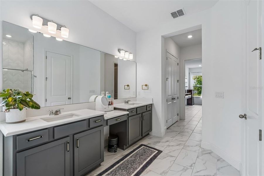 Furnished interior view inside a new home in , Orlando (Image 52).
