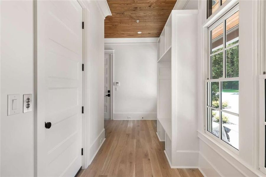 Spacious, unfurnished interior of a new home in , Alpharetta (Image 23). Spacious, unfurnished interior of a new home in , Alpharetta (Image 23).