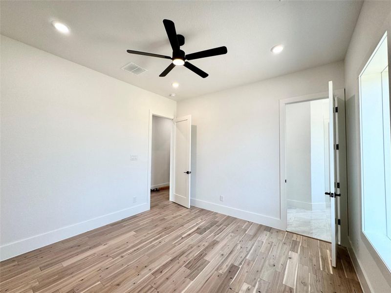 Spacious, unfurnished interior of a new home in , Washington (Image 29).