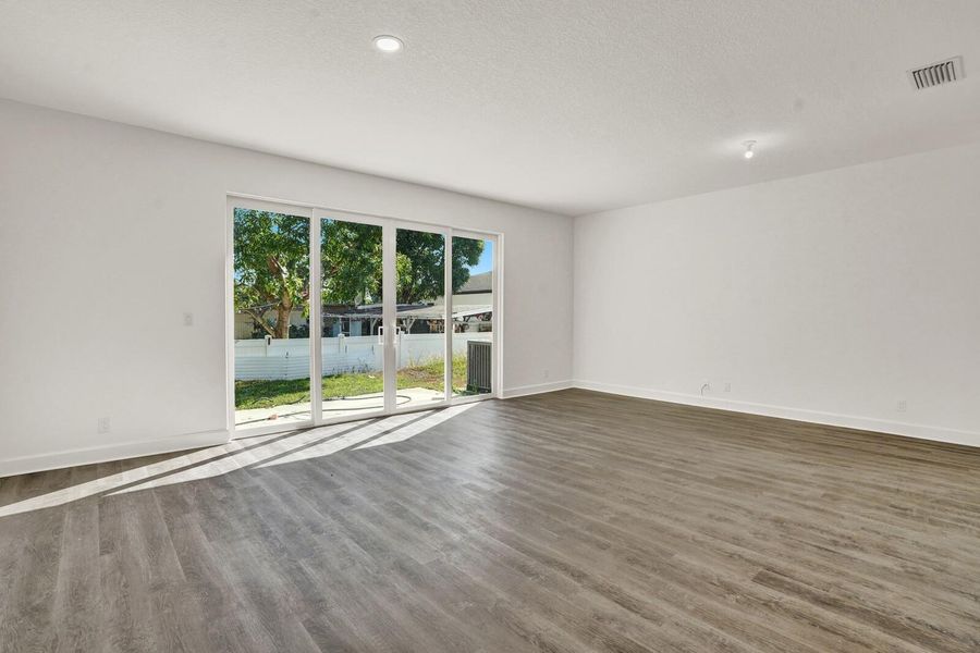 Spacious, unfurnished interior of a new home in , Lantana (Image 30).