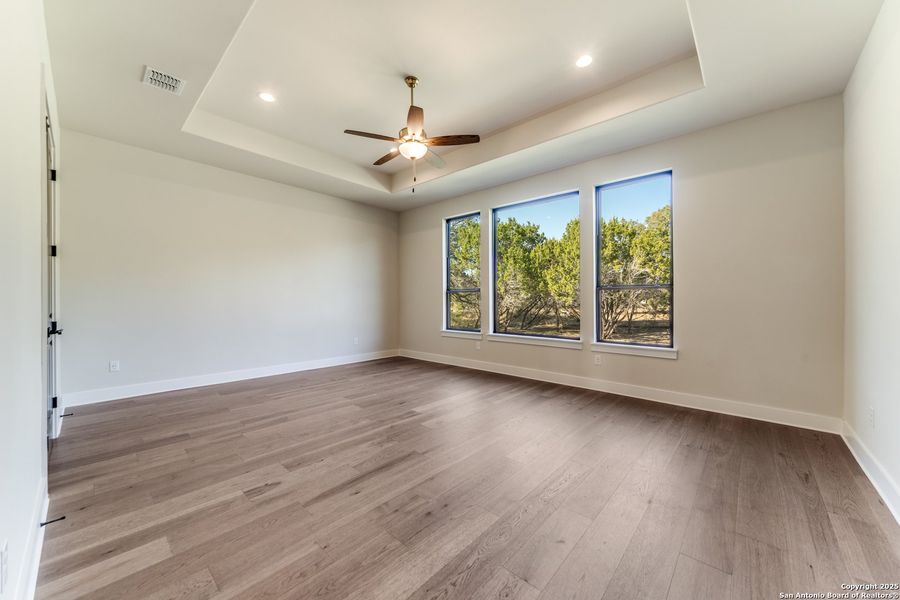 Spacious, unfurnished interior of a new home in , Boerne (Image 19).