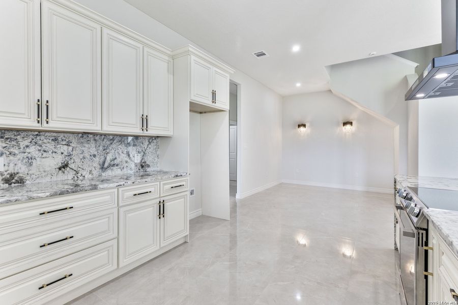 Furnished interior view inside a new home in , Atascosa (Image 18).