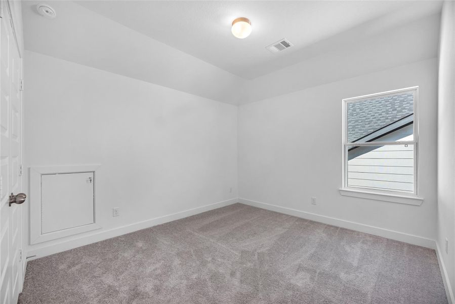 Spacious, unfurnished interior of a new home in Austin Point, Richmond (Image 10).