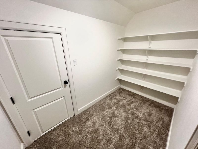 Spacious, unfurnished interior of a new home in , Angleton (Image 27).