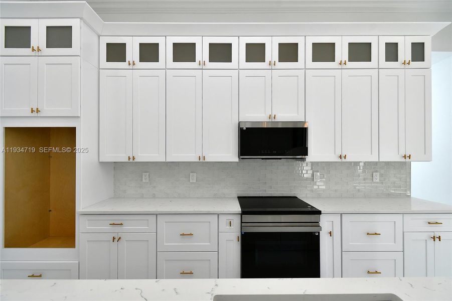 Furnished interior view inside a new home in , Lehigh Acres (Image 9).