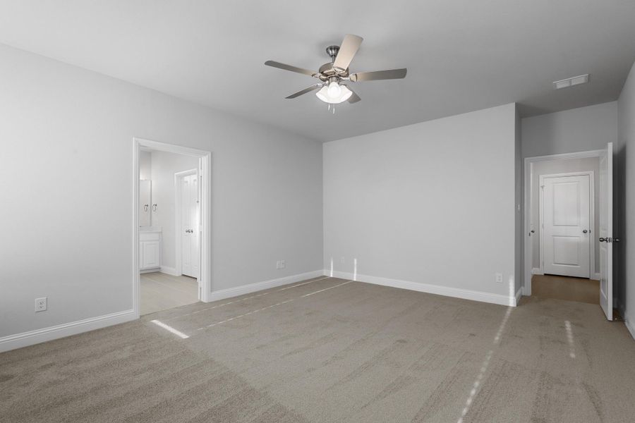 Representative unfurnished interior of a home built from the Garrison I by Cheldan Homes in Stoneview, Glen Rose (Image 49).