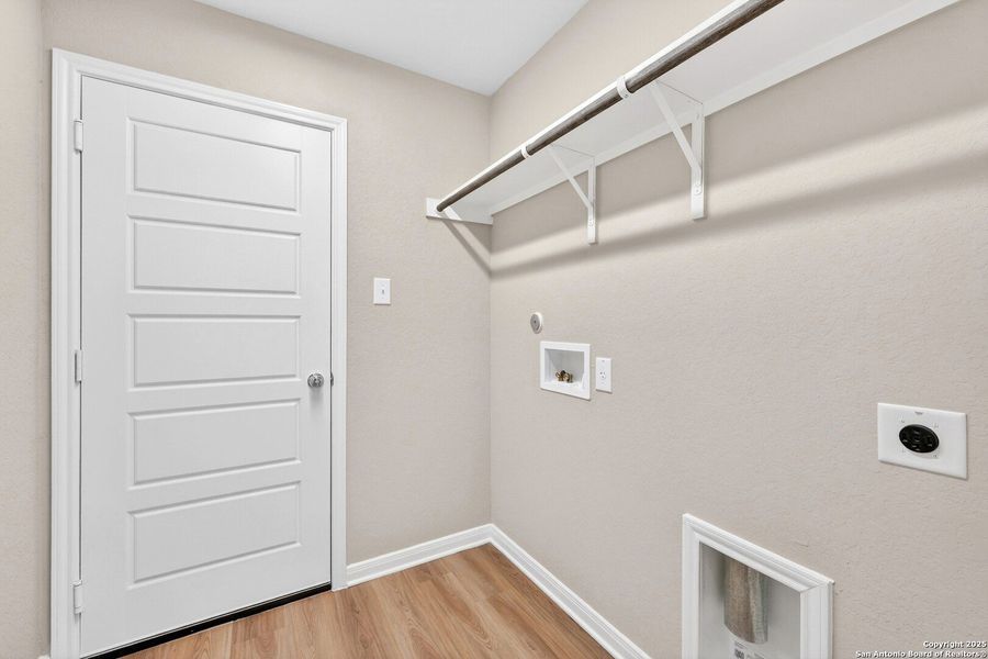 Spacious, unfurnished interior of a new home in Park Place, New Braunfels (Image 39).