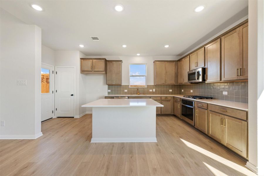 Representative images and renderings are for illustrative purposes. Actual structural options and design finishes of home may vary.