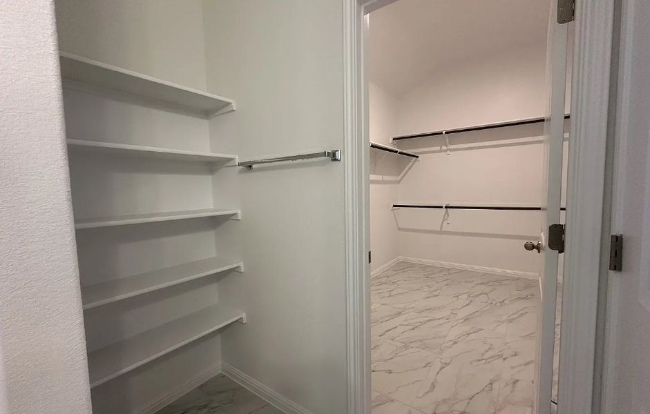 Spacious, unfurnished interior of a new home in Porter Country, Buda (Image 13).