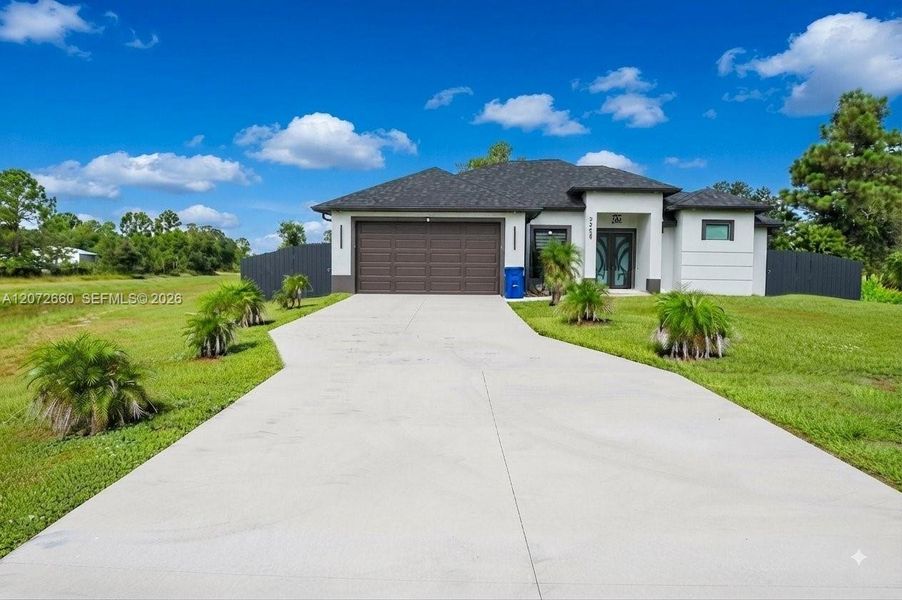 Front house view & driveway Front house view & driveway