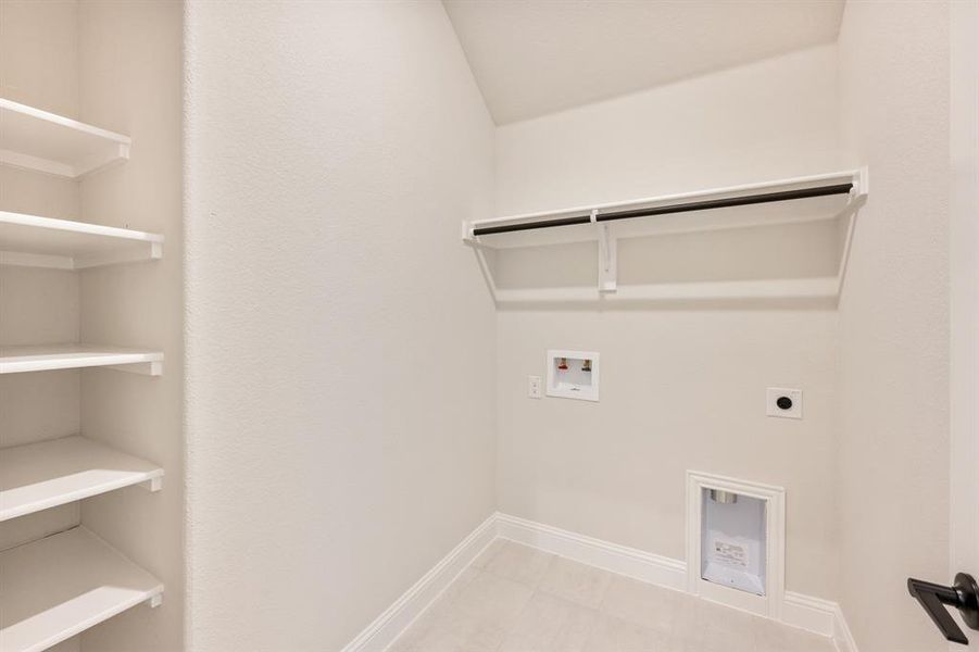 Spacious, unfurnished interior of a new home in The Retreat at North Grove 60, Waxahachie (Image 23). Spacious, unfurnished interior of a new home in The Retreat at North Grove 60, Waxahachie (Image 23).