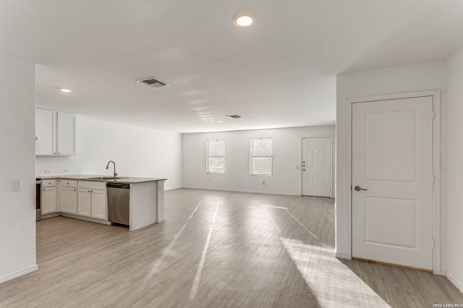 Spacious, unfurnished interior of a new home in Mission del Lago, San Antonio (Image 14). Spacious, unfurnished interior of a new home in Mission del Lago, San Antonio (Image 14).