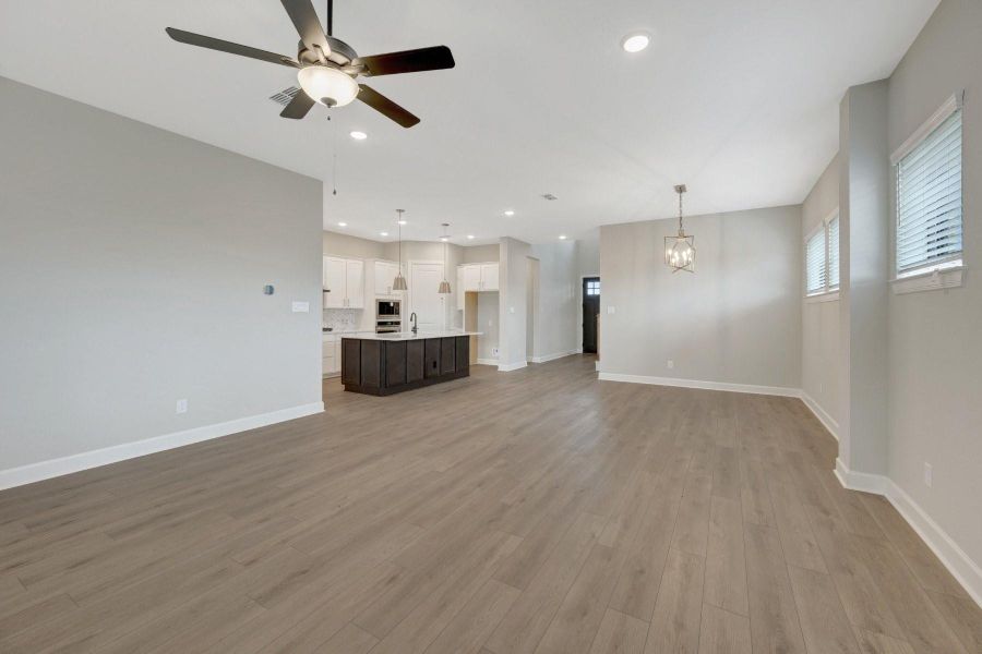 Spacious, unfurnished interior of a new home in Riceland - Enclave Row Collection, Mont Belvieu (Image 14).