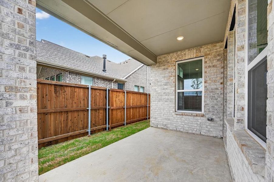 Exterior details and patio area of a home in Heritage Ranch, Sherman (Image 16).