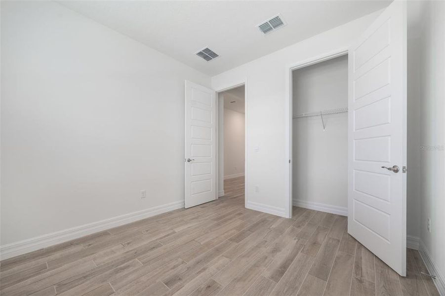 Spacious, unfurnished interior of a new home in Lakes of Mount Dora, Mount Dora (Image 17).