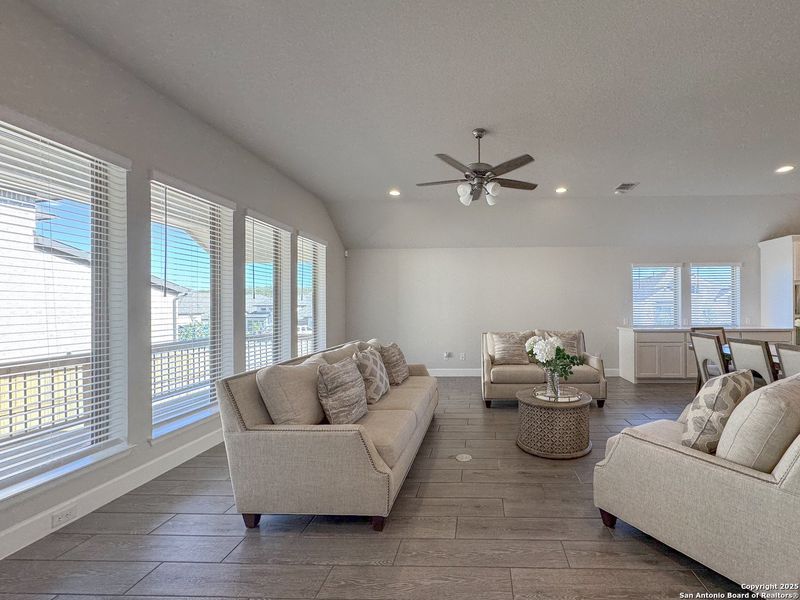 Furnished interior view inside a new home in Cibolo Canyons 50', San Antonio (Image 25). Furnished interior view inside a new home in Cibolo Canyons 50', San Antonio (Image 25).