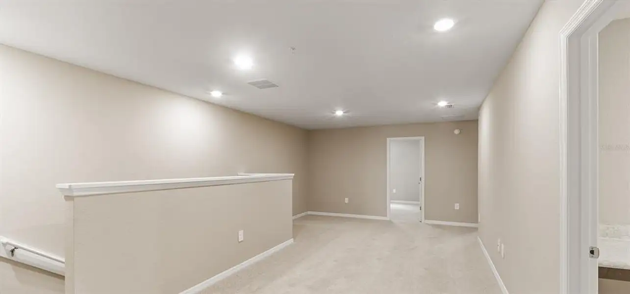 Spacious, unfurnished interior of a new home in , St. Cloud (Image 29).
