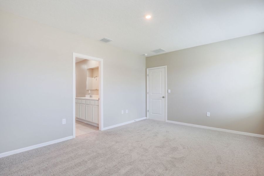 Spacious, unfurnished interior of a new home in Heritage Station, Punta Gorda (Image 8). Spacious, unfurnished interior of a new home in Heritage Station, Punta Gorda (Image 8).