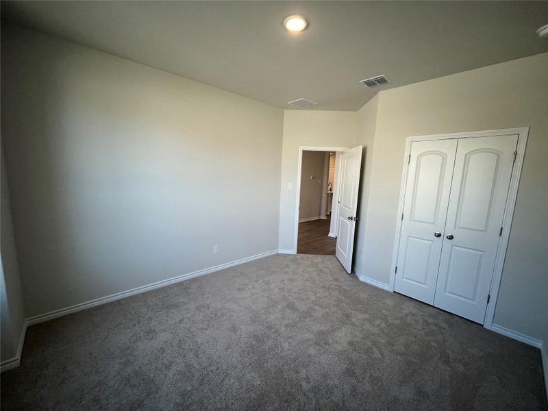 Spacious, unfurnished interior of a new home in Lariat, Liberty Hill (Image 15).