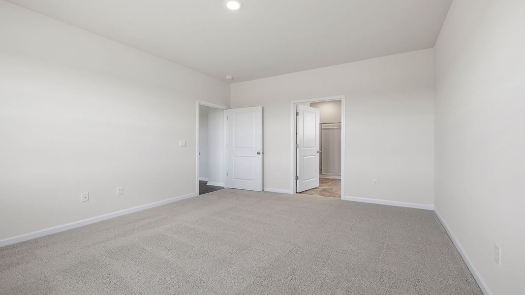 Spacious, unfurnished interior of a new home in Woodglen, Piedmont (Image 25).