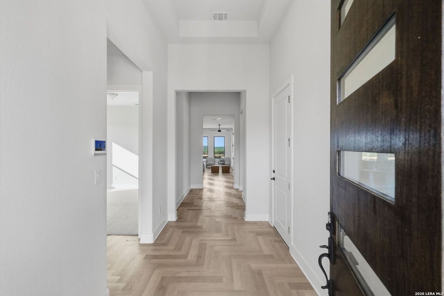 Spacious, unfurnished interior of a new home in The Summit, San Antonio (Image 27).
