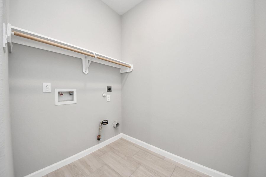 Spacious, unfurnished interior of a new home in , Houston (Image 38).