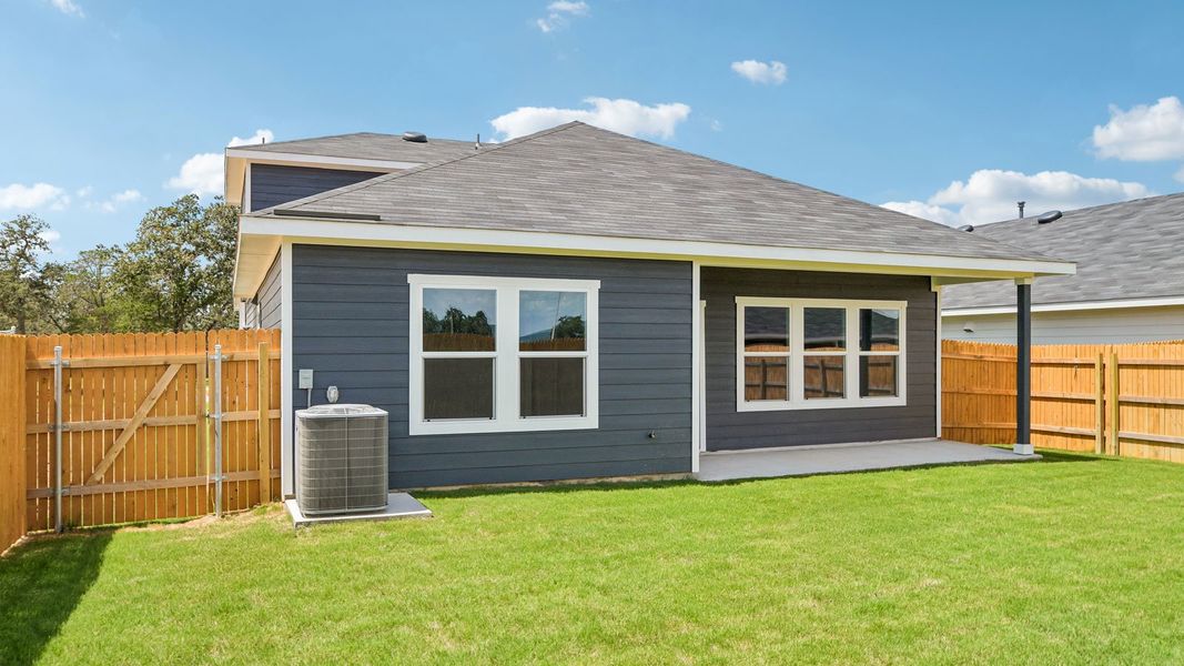 Exterior details and patio area of a home in Valverde, Bastrop (Image 4).
